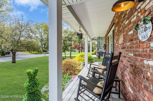 4 Oak Leaf Lane, Toms River, NJ 08755