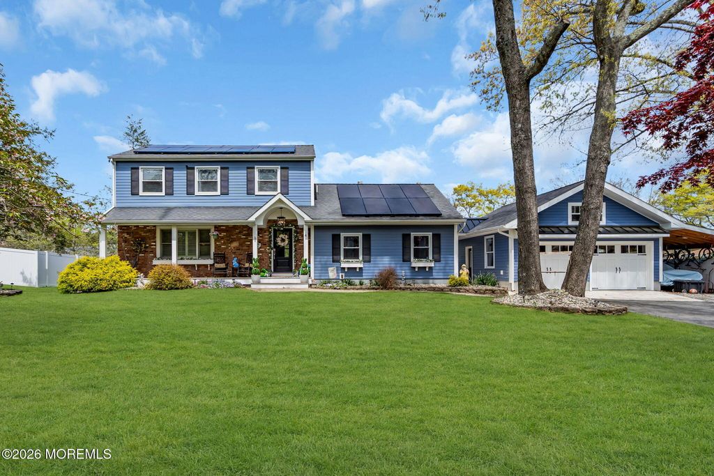 4 Oak Leaf Lane, Toms River, NJ 08755