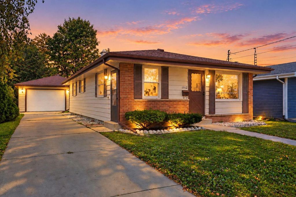1912 35th PLACE, Kenosha, WI 53140