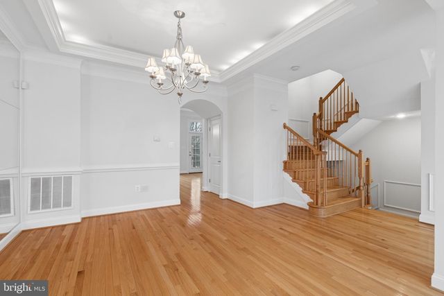 7004 EASTERN RED CEDAR LN, Mclean, VA 22101