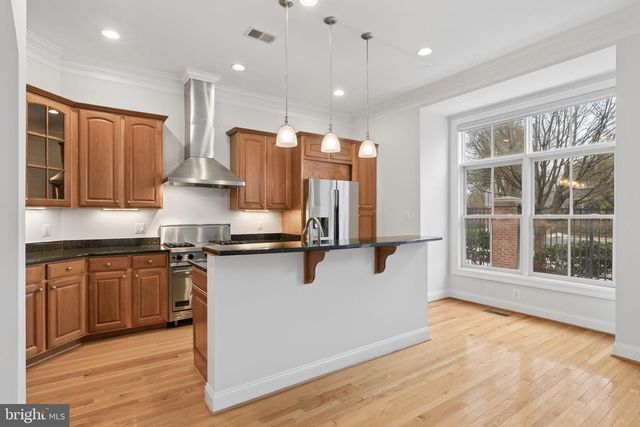 7004 EASTERN RED CEDAR LN, Mclean, VA 22101