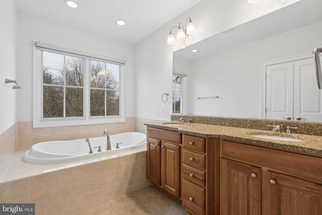 7004 EASTERN RED CEDAR LN, Mclean, VA 22101