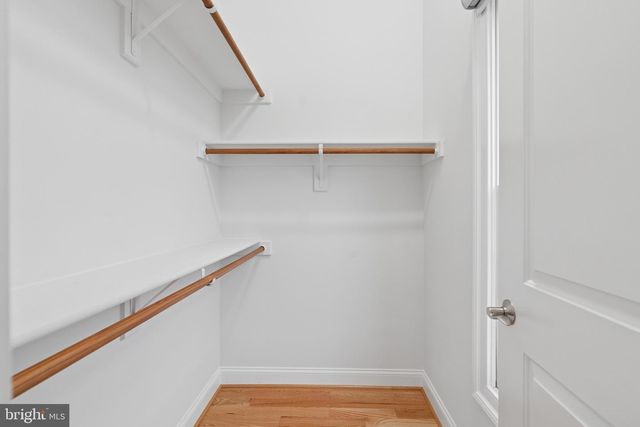 7004 EASTERN RED CEDAR LN, Mclean, VA 22101