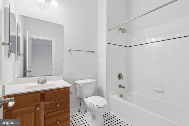 7004 EASTERN RED CEDAR LN, Mclean, VA 22101