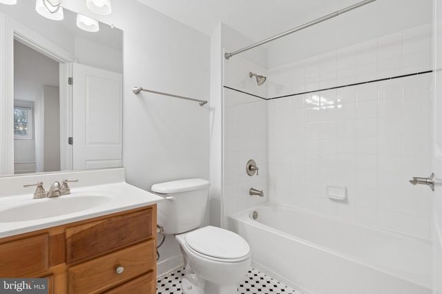 7004 EASTERN RED CEDAR LN, Mclean, VA 22101