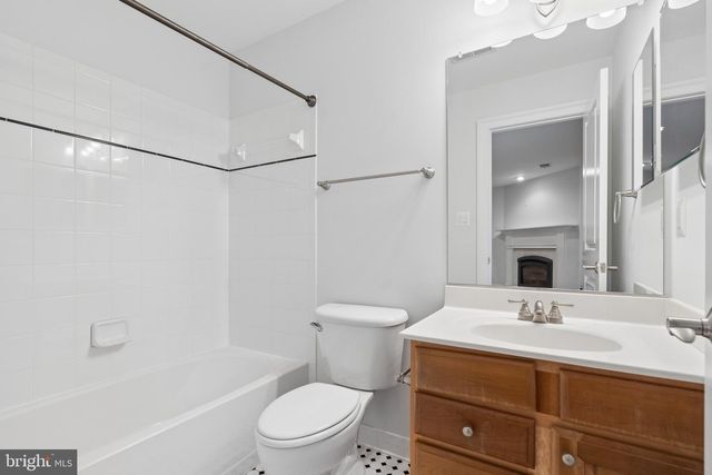 7004 EASTERN RED CEDAR LN, Mclean, VA 22101