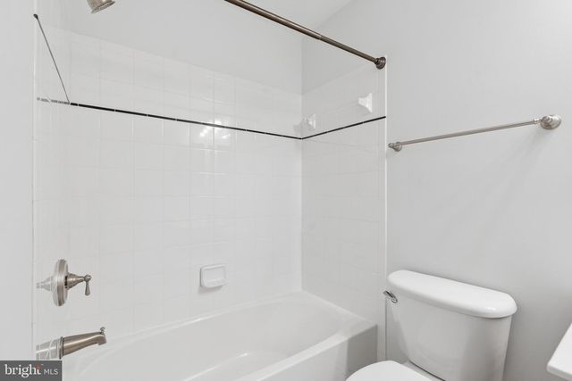 7004 EASTERN RED CEDAR LN, Mclean, VA 22101