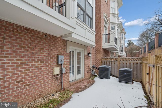 7004 EASTERN RED CEDAR LN, Mclean, VA 22101