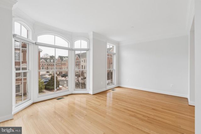 7004 EASTERN RED CEDAR LN, Mclean, VA 22101