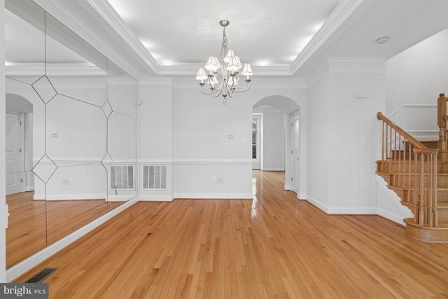 7004 EASTERN RED CEDAR LN, Mclean, VA 22101