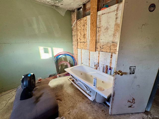 416 E Stanton Street, Iron Mountain, MI 49801