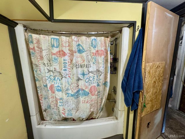 416 E Stanton Street, Iron Mountain, MI 49801