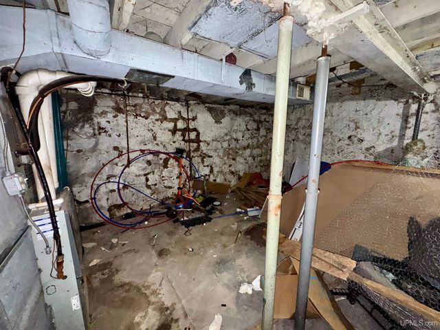 416 E Stanton Street, Iron Mountain, MI 49801