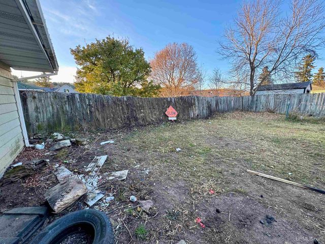 416 E Stanton Street, Iron Mountain, MI 49801