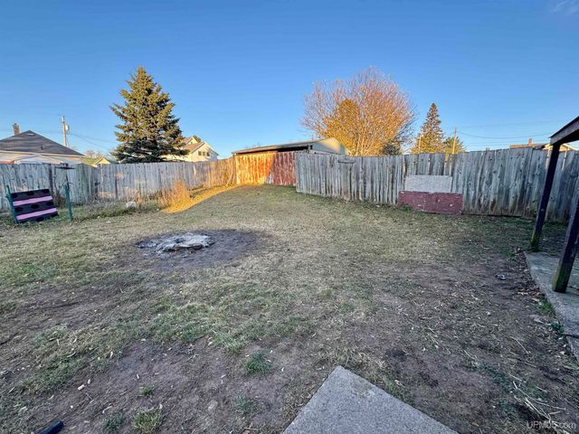 416 E Stanton Street, Iron Mountain, MI 49801