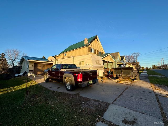 416 E Stanton Street, Iron Mountain, MI 49801