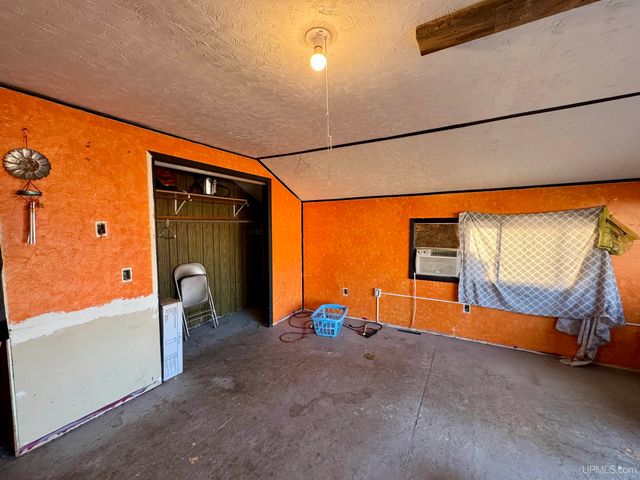 416 E Stanton Street, Iron Mountain, MI 49801