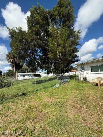 105 Oregon RD N, Lehigh Acres, FL 33936