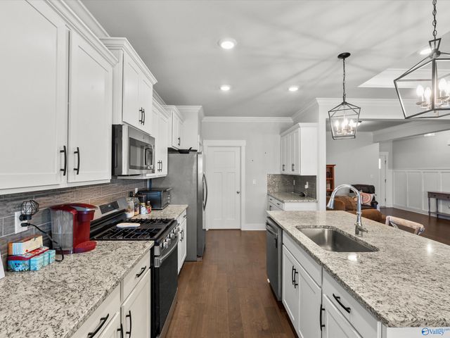 21861 Natures Cove Drive, Athens, AL 35613