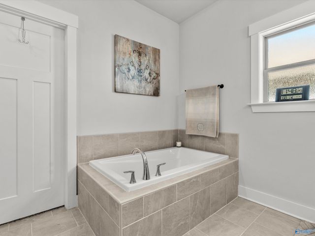 21861 Natures Cove Drive, Athens, AL 35613