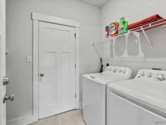 21861 Natures Cove Drive, Athens, AL 35613
