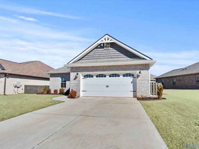 21861 Natures Cove Drive, Athens, AL 35613