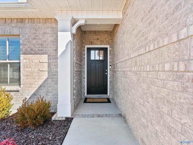 21861 Natures Cove Drive, Athens, AL 35613