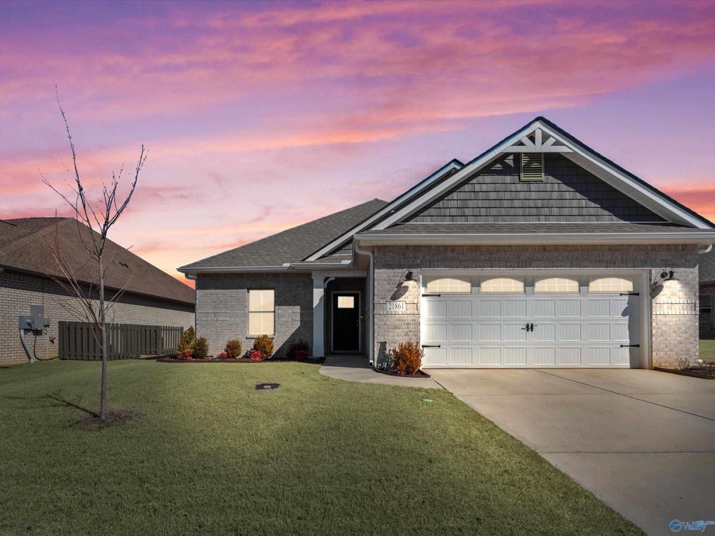 21861 Natures Cove Drive, Athens, AL 35613