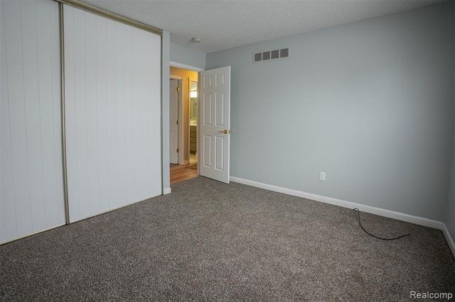 5783 Williamsburg Court, Waterford, MI 48327