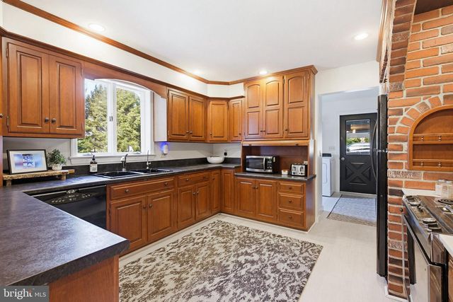 3937 LOCUST GROVE RD, Columbia, PA 17512