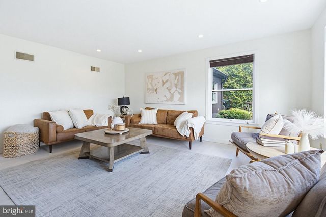 3937 LOCUST GROVE RD, Columbia, PA 17512