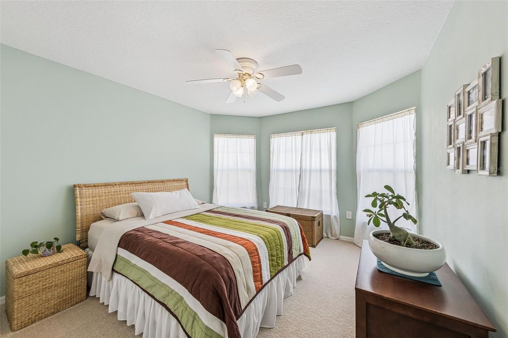 Image 16 of property listing at 457 KNIGHTSBRIDGE CIRCLE, Davenport, FL 33896