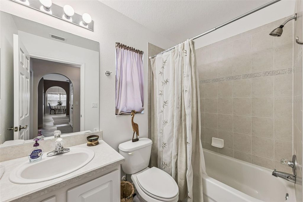 Image 17 of property listing at 457 KNIGHTSBRIDGE CIRCLE, Davenport, FL 33896