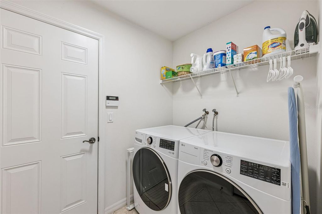 Image 20 of property listing at 457 KNIGHTSBRIDGE CIRCLE, Davenport, FL 33896