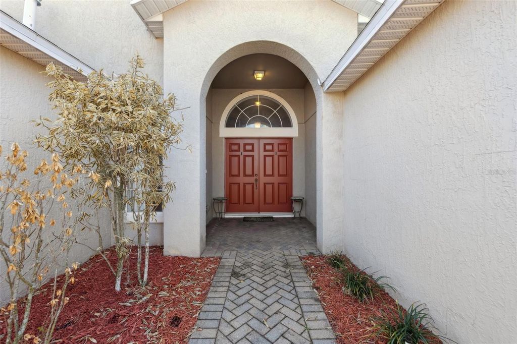 Image 3 of property listing at 457 KNIGHTSBRIDGE CIRCLE, Davenport, FL 33896