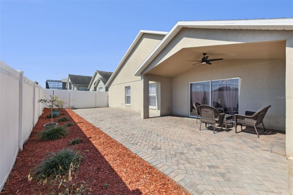 Image 25 of property listing at 457 KNIGHTSBRIDGE CIRCLE, Davenport, FL 33896