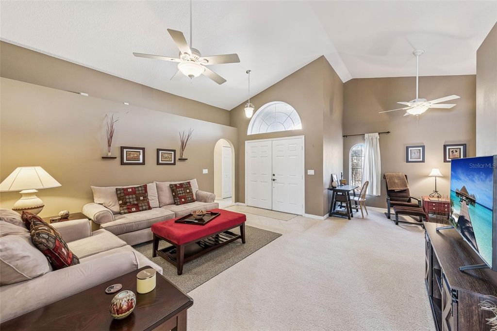 Image 5 of property listing at 457 KNIGHTSBRIDGE CIRCLE, Davenport, FL 33896