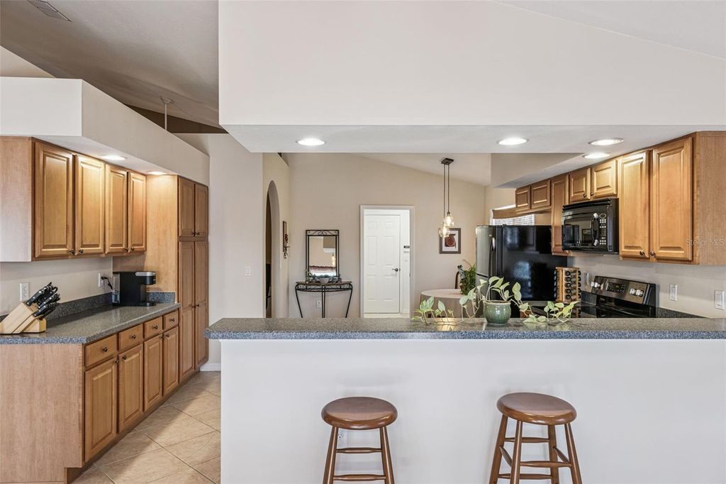 Image 8 of property listing at 457 KNIGHTSBRIDGE CIRCLE, Davenport, FL 33896