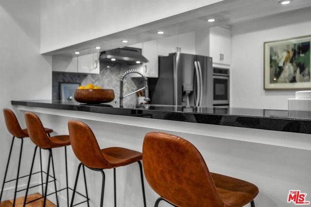 11667 Gorham Avenue 203, Los Angeles, CA 90049