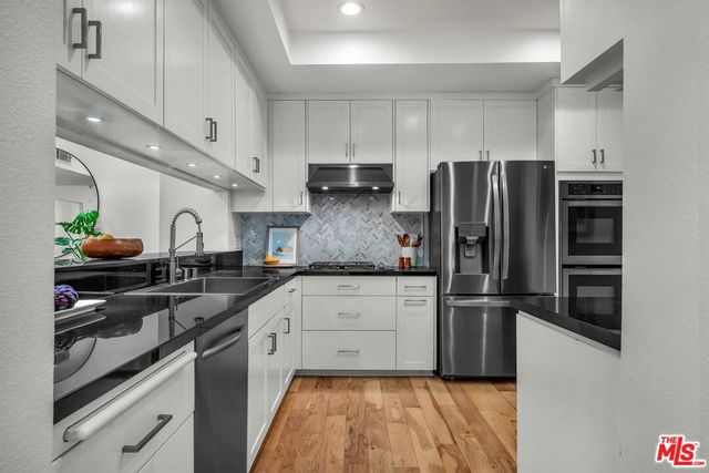 11667 Gorham Avenue 203, Los Angeles, CA 90049