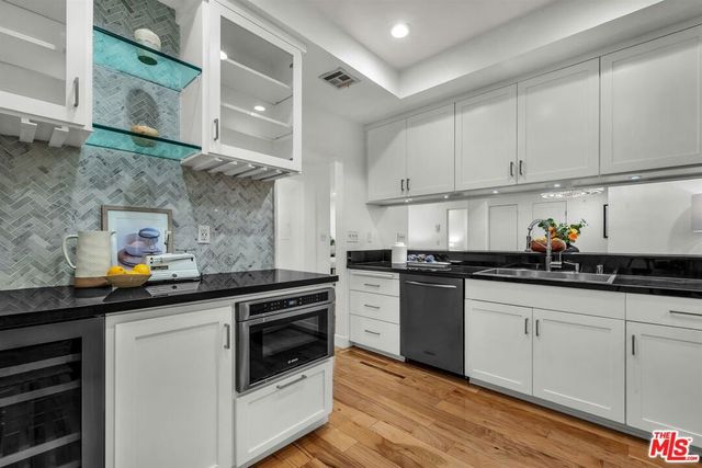 11667 Gorham Avenue 203, Los Angeles, CA 90049