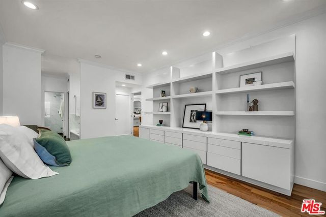 11667 Gorham Avenue 203, Los Angeles, CA 90049