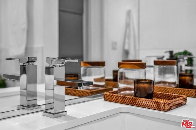 11667 Gorham Avenue 203, Los Angeles, CA 90049