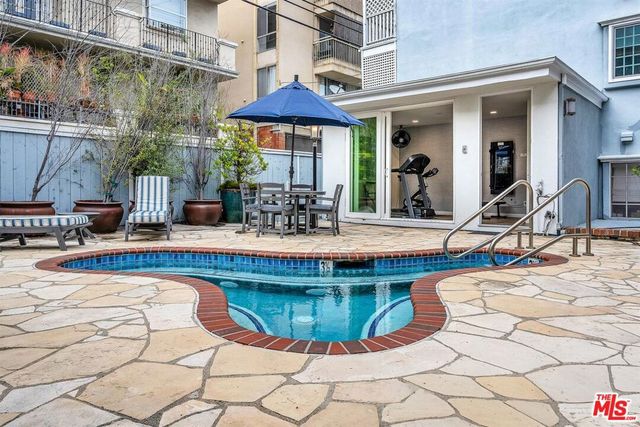 11667 Gorham Avenue 203, Los Angeles, CA 90049