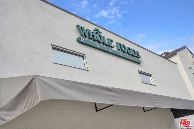 11667 Gorham Avenue 203, Los Angeles, CA 90049