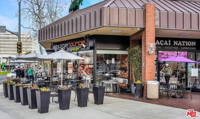 11667 Gorham Avenue 203, Los Angeles, CA 90049