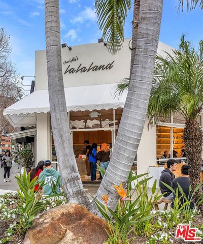 11667 Gorham Avenue 203, Los Angeles, CA 90049