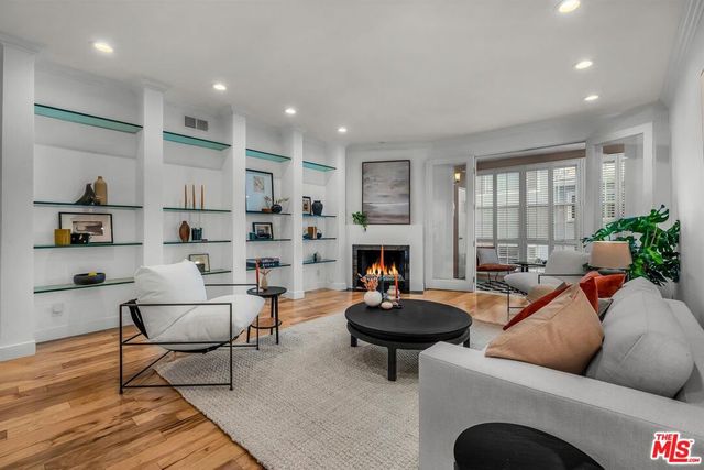 11667 Gorham Avenue 203, Los Angeles, CA 90049