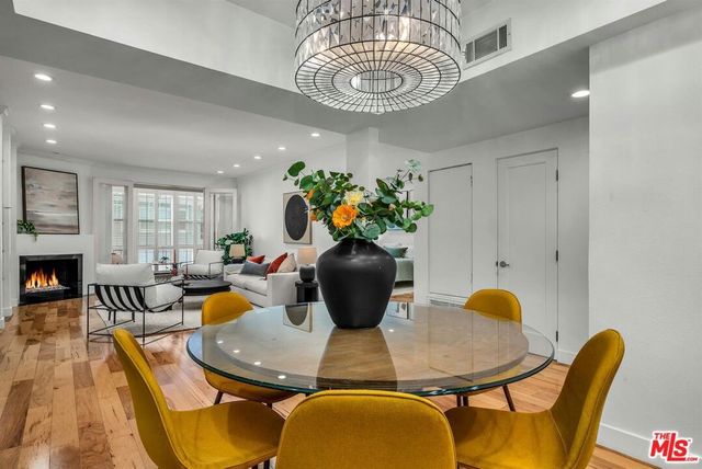 11667 Gorham Avenue 203, Los Angeles, CA 90049