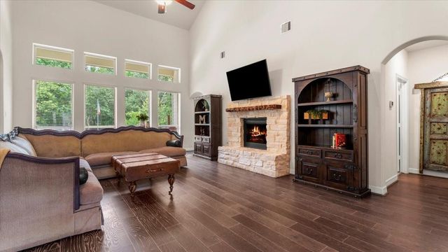 2077 Brookmont Drive, Conroe, TX 77301